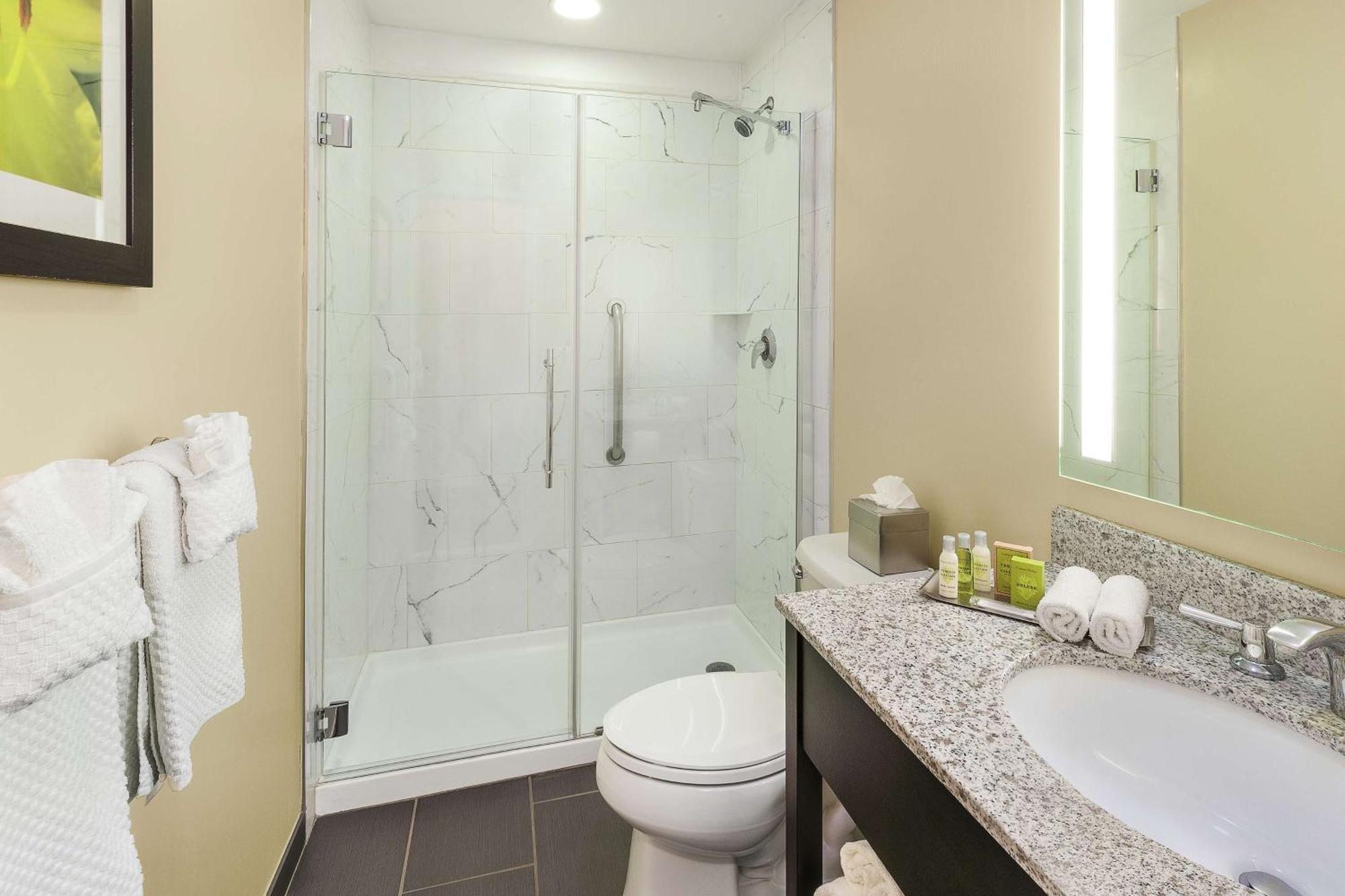Doubletree By Hilton Cape Cod - Hyannis Hotel Buitenkant foto