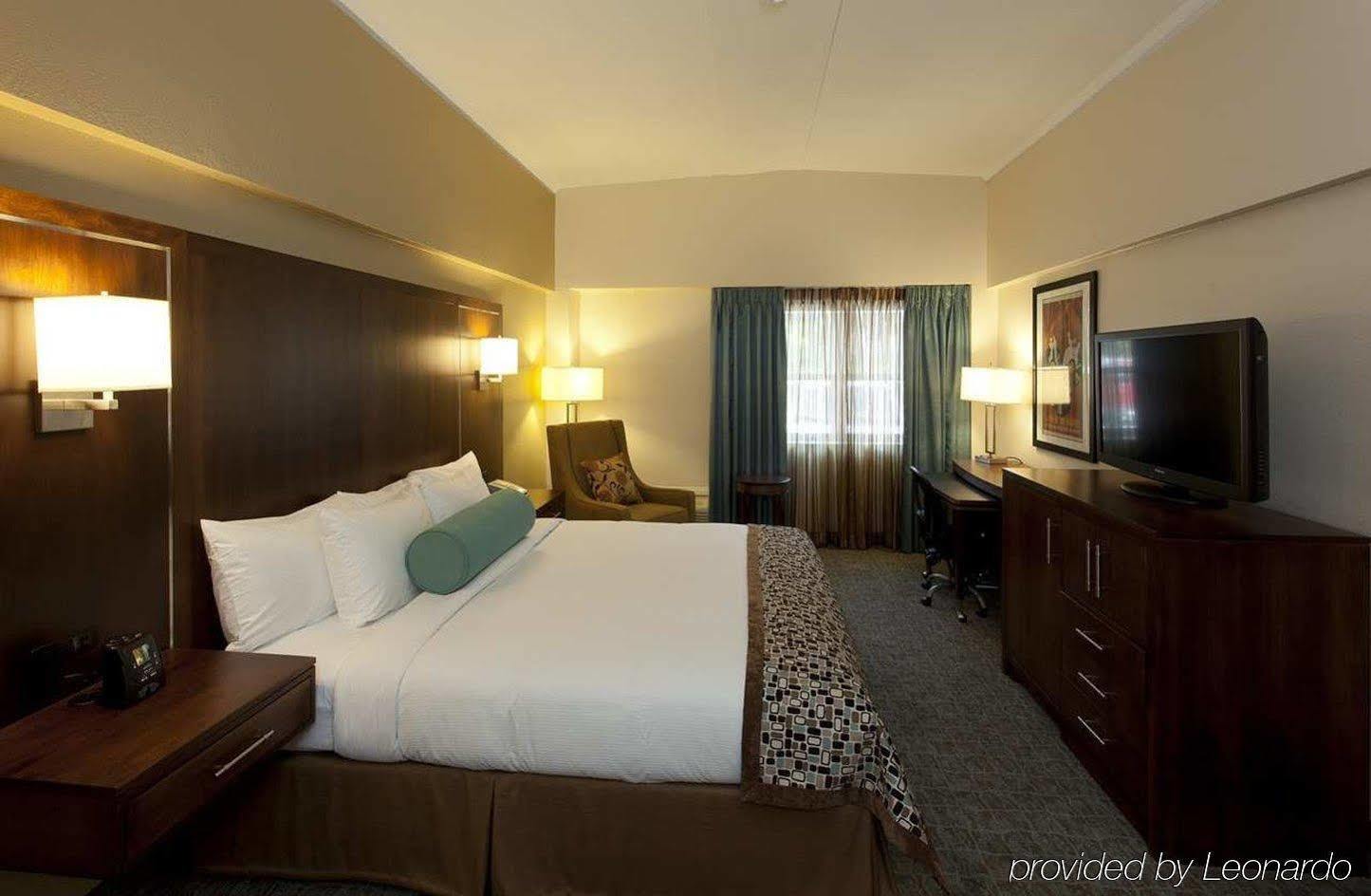 Doubletree By Hilton Cape Cod - Hyannis Hotel Buitenkant foto